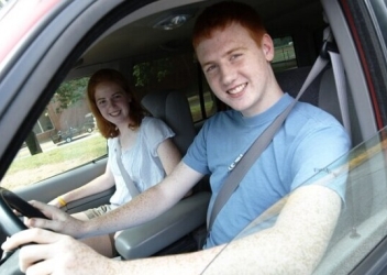 siblings with seat belts